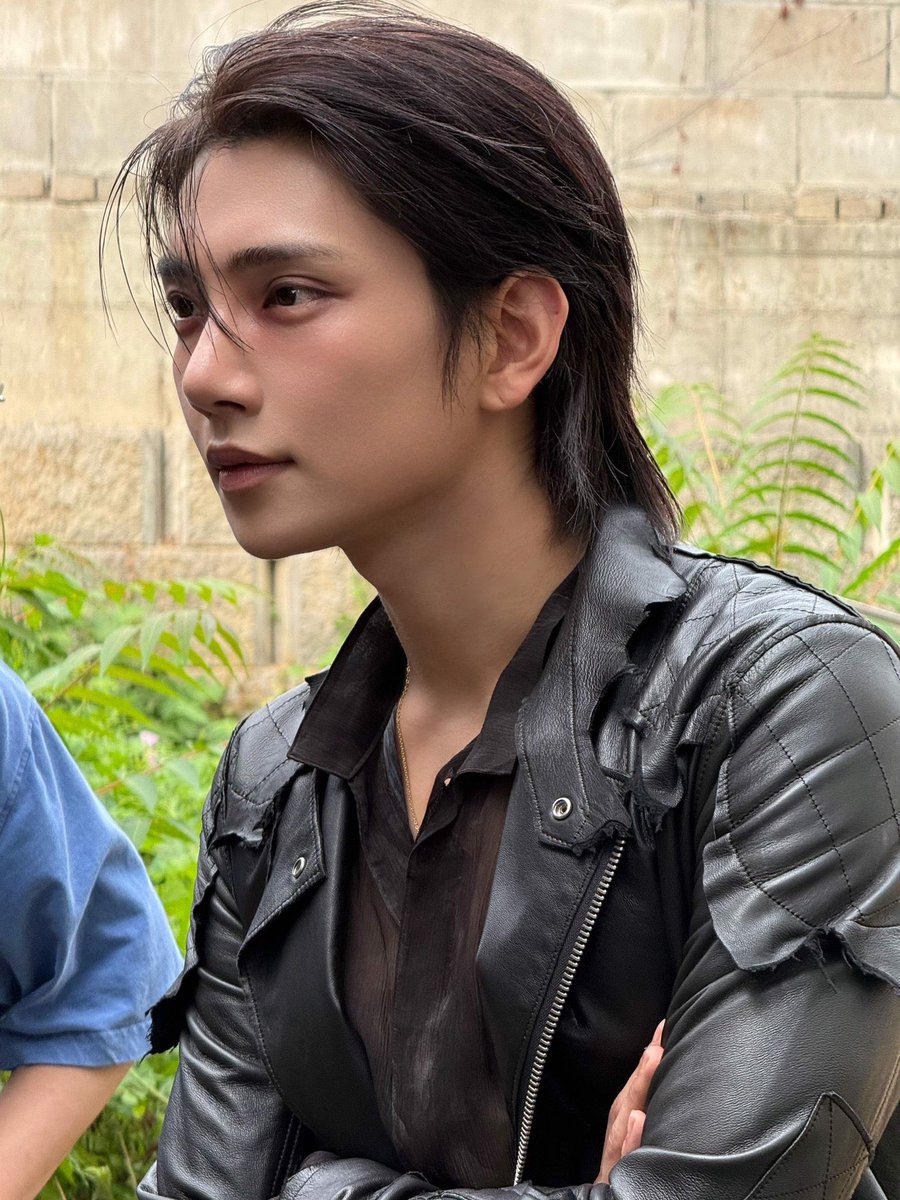 hngsy_'s tweet photo. such a sucker for mullet joshua and his exposed forehead I’M SO OBSESSED 😩 https://t.co/xjkt67a8tk