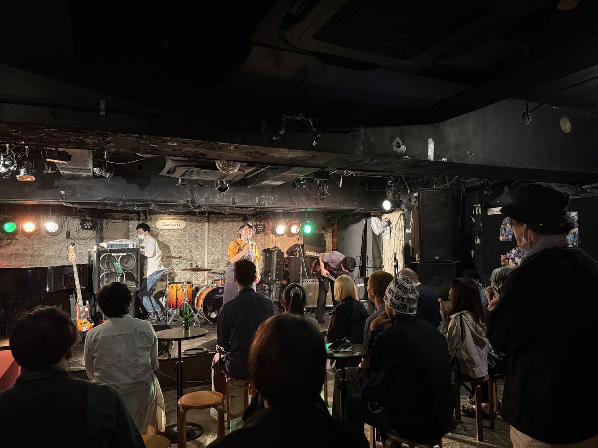 Daichi_928's tweet photo. いや、うちのオープンマイク盛り上がりすぎ🎤

#代々木Barbara https://t.co/oLJ4zl7Ec2