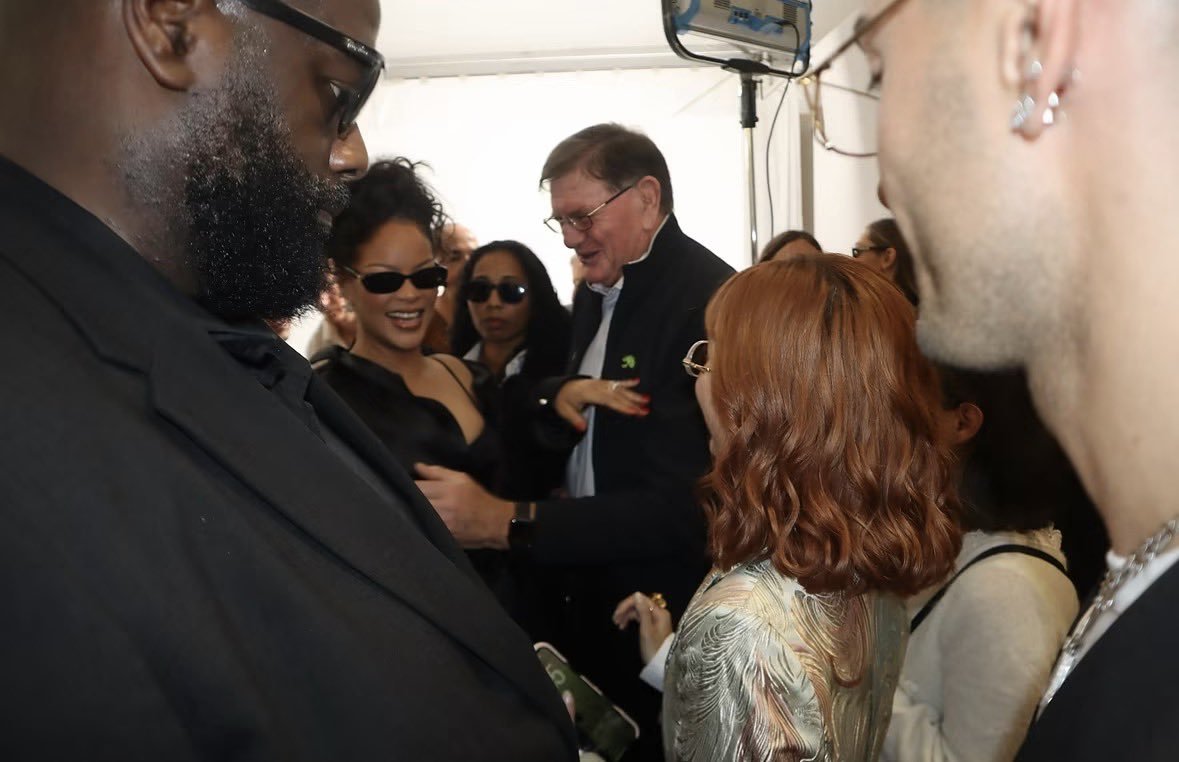 XGPopBase's tweet photo. XG’s Juria with Rihanna at Dior’s Spring/Summer 2027 show in Paris. https://t.co/p4LqrEYfwf