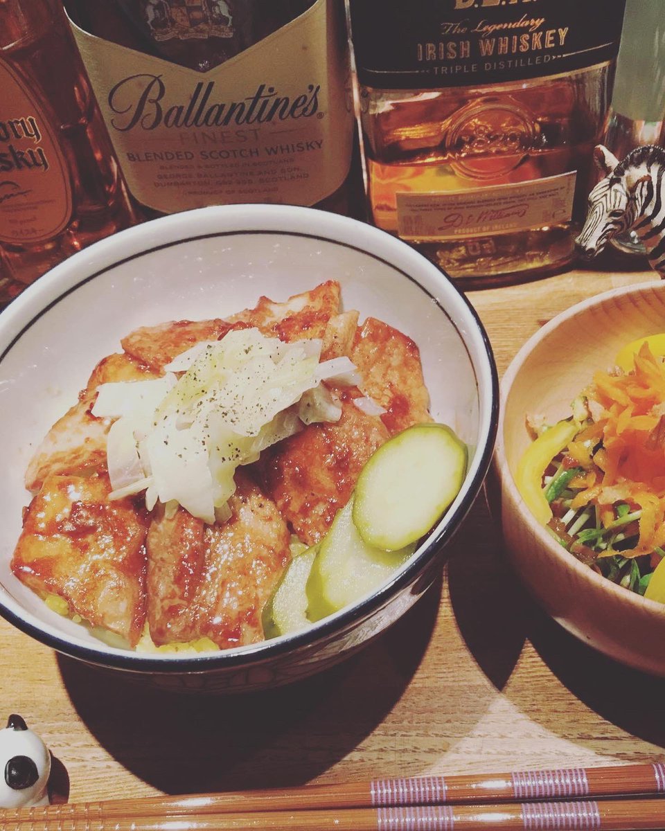 amuless's tweet photo. ウェンズデー���イトAjitoやとります(^-^)/🍺
今のカレー☆豚ごぼうカレー/鯖レンコンのタイカレー☆
カレー2種類又は帯広風豚丼とのハーフ&amp;ハーフはディナーセットでもおすすめです＼(^-^)／
本日の選べる肴はスパイシーじゃこ天🐟
おおまさりもまだあります〜🥜♪
#中野坂上
#カレー
#BAR
#ディナー https://t.co/1KxIVMViVq