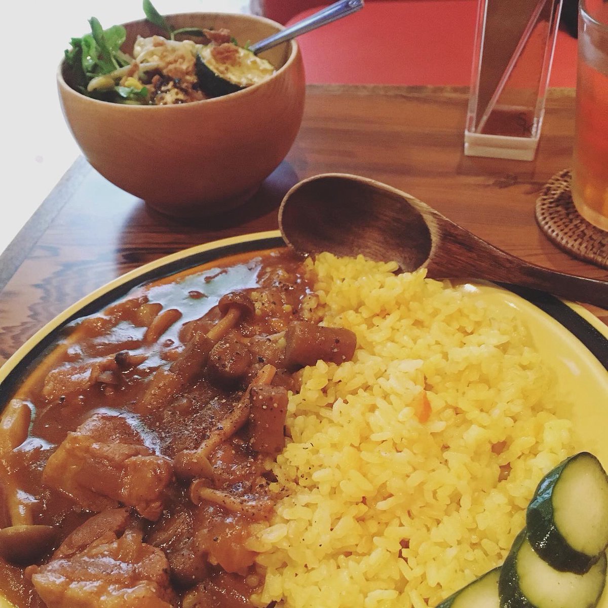 amuless's tweet photo. ウェンズデー���イトAjitoやとります(^-^)/🍺
今のカレー☆豚ごぼうカレー/鯖レンコンのタイカレー☆
カレー2種類又は帯広風豚丼とのハーフ&amp;ハーフはディナーセットでもおすすめです＼(^-^)／
本日の選べる肴はスパイシーじゃこ天🐟
おおまさりもまだあります〜🥜♪
#中野坂上
#カレー
#BAR
#ディナー https://t.co/1KxIVMViVq