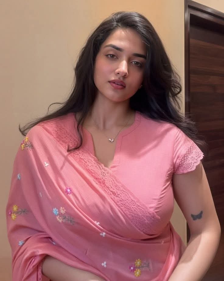GodModeForNow's tweet photo. Something Biggg and special 😍❤️🥰🥵
#ShreyaVishakant 😍🥰🔥🥵🥵🥵 https://t.co/m6U7igy92n