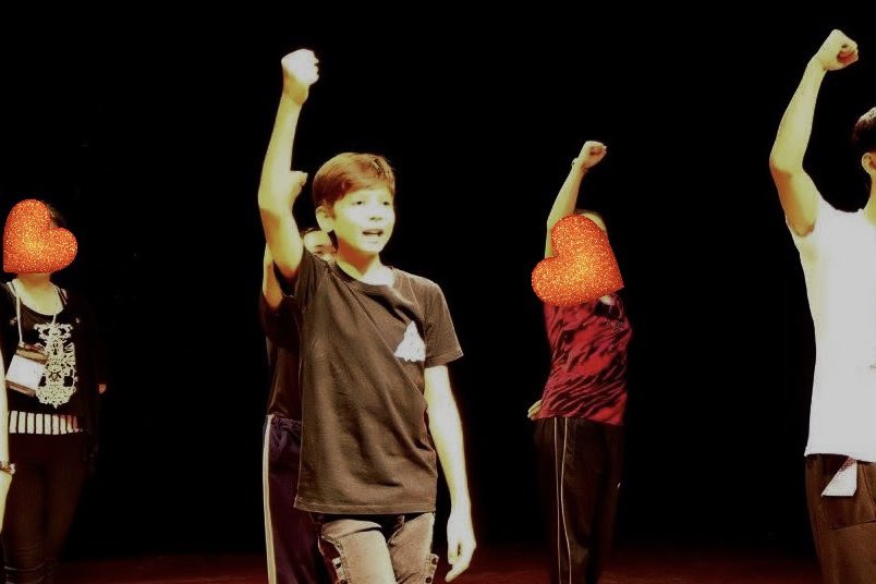 spnkae's tweet photo. ตอนเด็กเรียน  Musical boardway ช่วงสั้นๆยังไม่รู้ว่าจะได้เอามาใช้เมื่อไหร่ วันนี้ได้เห็นเอาสิ่งที่เคยเรียนมาใช้บนเวทีจริง ๆ ในช่วง Solo ของตัวเอง สิ่งที่เคยเรียนและตั้งใจทำไว้ มันไม่ได้หายไปไหนเลย 🩷
#ErwinATLAS
#ATLASRisingUpConcertatImpact https://t.co/3vE0HvlNSU