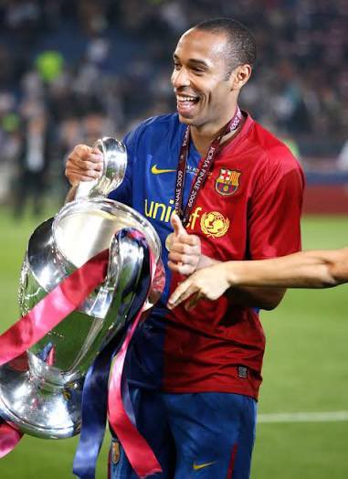 catalona_1's tweet photo. À rare picture of Mbappe holding his Champions League..🤡 https://t.co/pzv0TWhVa9
