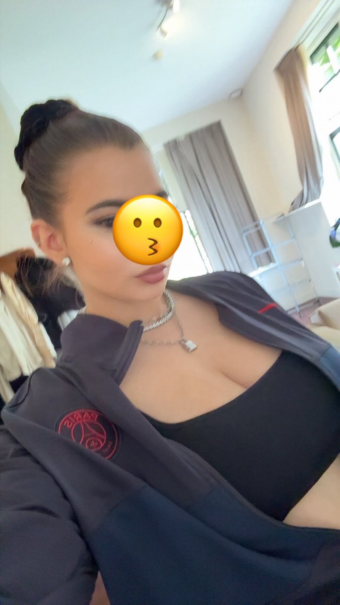 Fndmnlfcwj's tweet photo. #findomnl #femdomnk #sub

met of zonder pruik😈💅? hihi https://t.co/TRBw1QPUOW