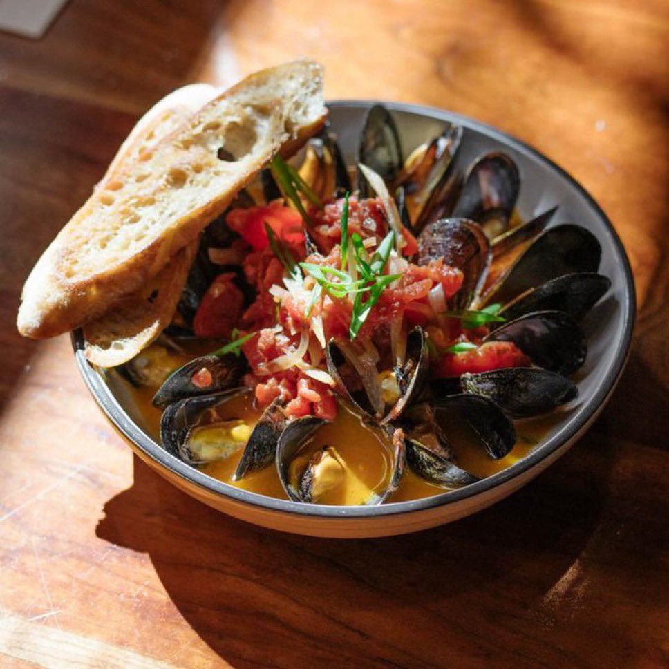 ChuckTownDaily's tweet photo. 3 Places to Get Incredible Mussels in Charleston, South Carolina - Charleston Daily - https://t.co/S1PQM5Rxmg
#Seafood #CharlestonSeafood #CharlestonEats #CHSeats #CharlestonDaily #Mussels https://t.co/yXA3P30sq3