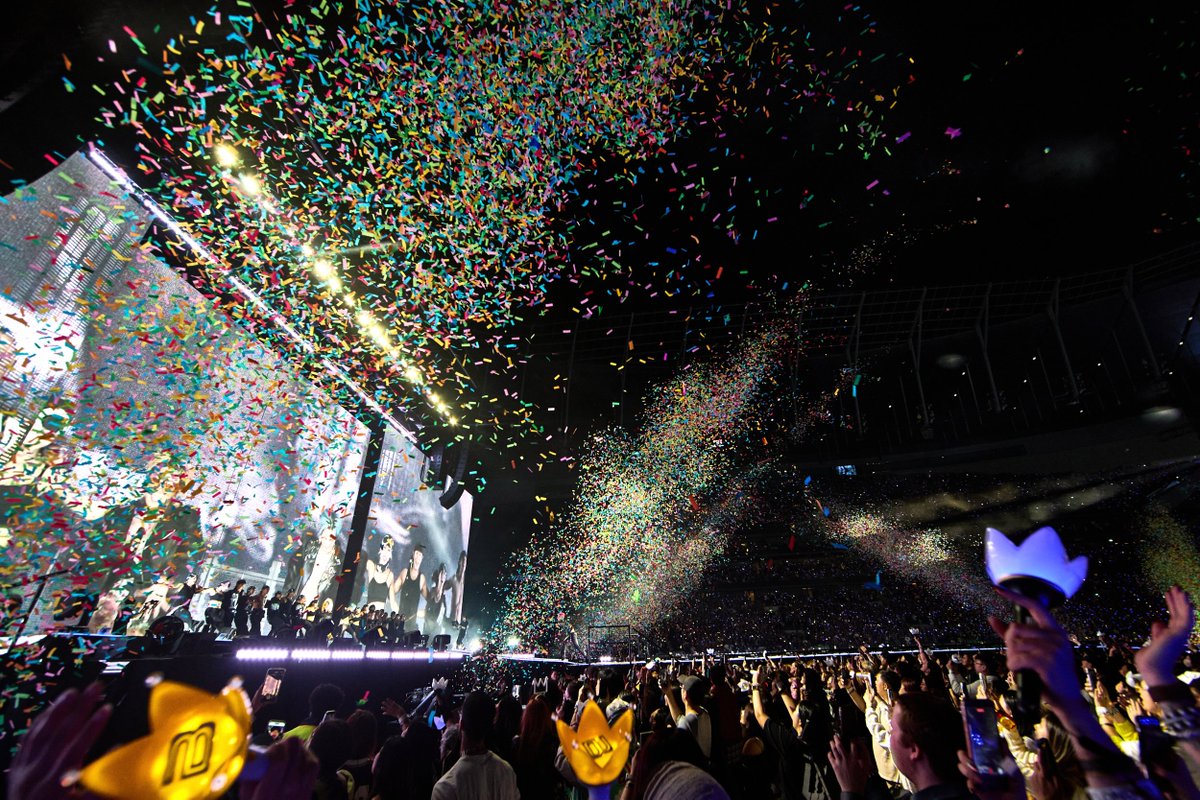AEG_Presents's tweet photo. A legendary night for BIGBANG and VIPs last Saturday as they took over @SpursStadium with a sold-out show celebrating the band’s 20th anniversary🖤💛

What was your favourite moment?✨

Credit📷: @ygent_official 

#BIGBANG #빅뱅 #COSMOS_WORLD_TOUR #BIGBANG_IS_BACK

@YG_GlobalVIP https://t.co/A8jHbfVmMi