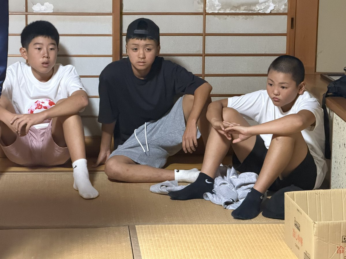 becha_info's tweet photo. 太鼓の練習

今日は人が少ないので、中学生も飛び入り参加

未来の叩き手

しっかり練習して上手くなりましょう🥁

ポスター配布中です👺✨✨ https://t.co/ls67MlDeue