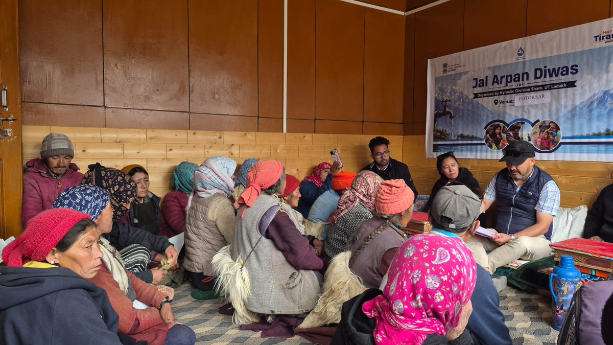 ice_leh's tweet photo. Jal Arpan Diwas celebrated successfully at Fotoksar (13,700 ft), a remote high-mountain village in Ladakh. PHED Exn explained the core agenda during MoU exchange and assured continued support for major expenses. The community expressed delight at the commitment.
#JalArpanDiwas https://t.co/bcXB1w7Lmp