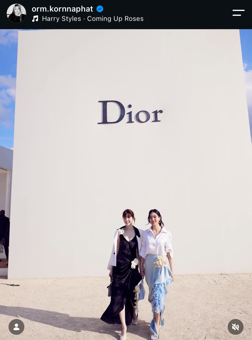 OrmKorn_fans's tweet photo. 🆕 New post update 🆕 
IG : orm.kornnaphat : 

such a lovely day with Dior 🤍

————

[ 𝘿𝙤𝙣’𝙩 𝙛𝙤𝙧𝙜𝙚𝙩 : 𝙇𝙞𝙠𝙚 , 𝘾𝙤𝙢𝙢𝙚𝙣𝙩, 𝙎𝙖𝙫𝙚 , 𝙍𝙚𝙥𝙤𝙨𝙩, 𝙎𝙝𝙖𝙧𝙚 ]

#OrmKornnaphat
#DiorSummer27xLingOrm 
#DiorSummer27 #Dior #PFW https://t.co/Uvo2oGJ3cM