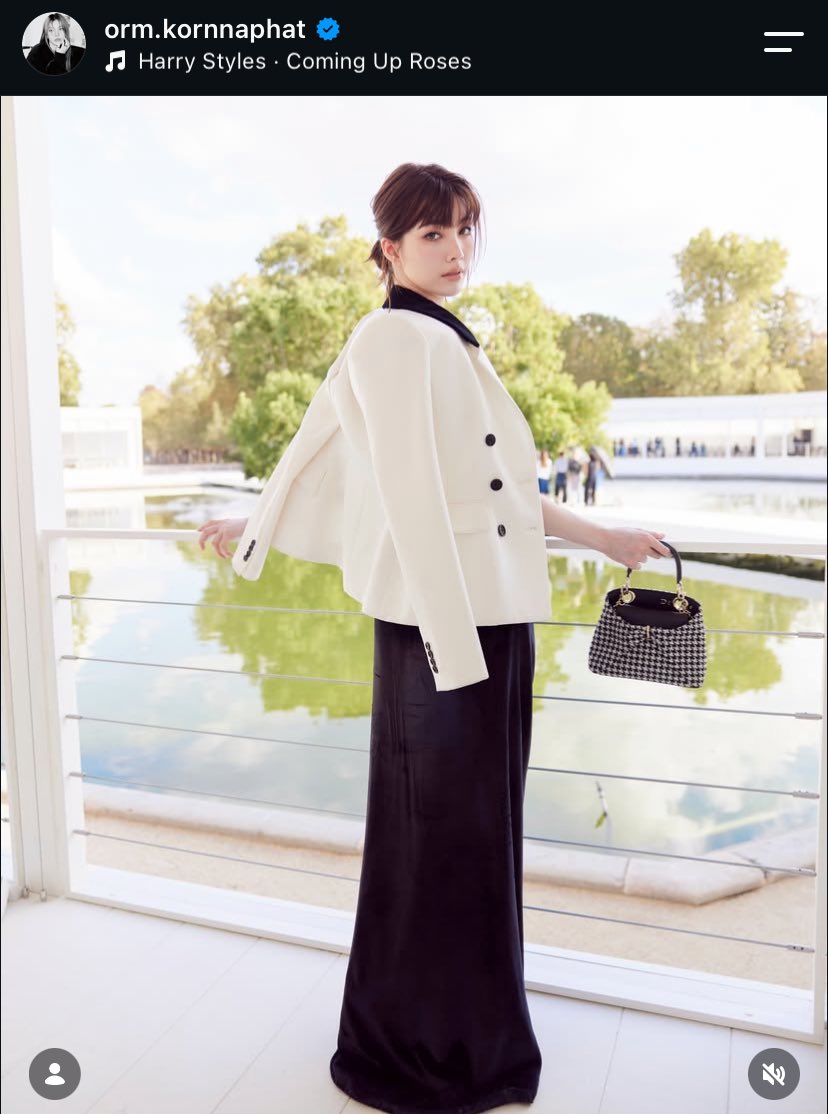 OrmKorn_fans's tweet photo. 🆕 New post update 🆕 
IG : orm.kornnaphat : 

such a lovely day with Dior 🤍

————

[ 𝘿𝙤𝙣’𝙩 𝙛𝙤𝙧𝙜𝙚𝙩 : 𝙇𝙞𝙠𝙚 , 𝘾𝙤𝙢𝙢𝙚𝙣𝙩, 𝙎𝙖𝙫𝙚 , 𝙍𝙚𝙥𝙤𝙨𝙩, 𝙎𝙝𝙖𝙧𝙚 ]

#OrmKornnaphat
#DiorSummer27xLingOrm 
#DiorSummer27 #Dior #PFW https://t.co/Uvo2oGJ3cM