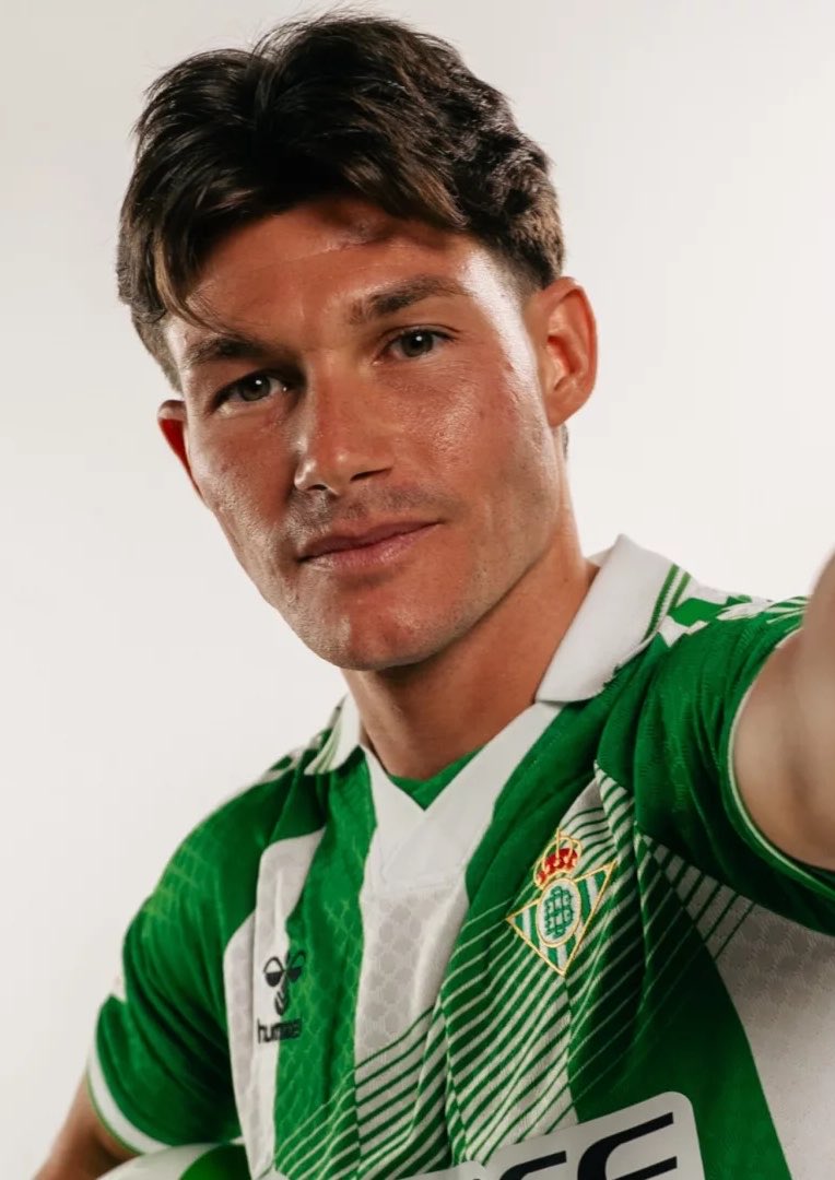 GonzaloTortosa's tweet photo. 🟢⚪️🚨 ÚLTIMA HORA.

❗️ Fran García, convocado con España. 🇪🇸

El lateral del Real Betis sustituye a Grimaldo por lesión. 

@elchiringuitotv https://t.co/6nkH5OqM8J
