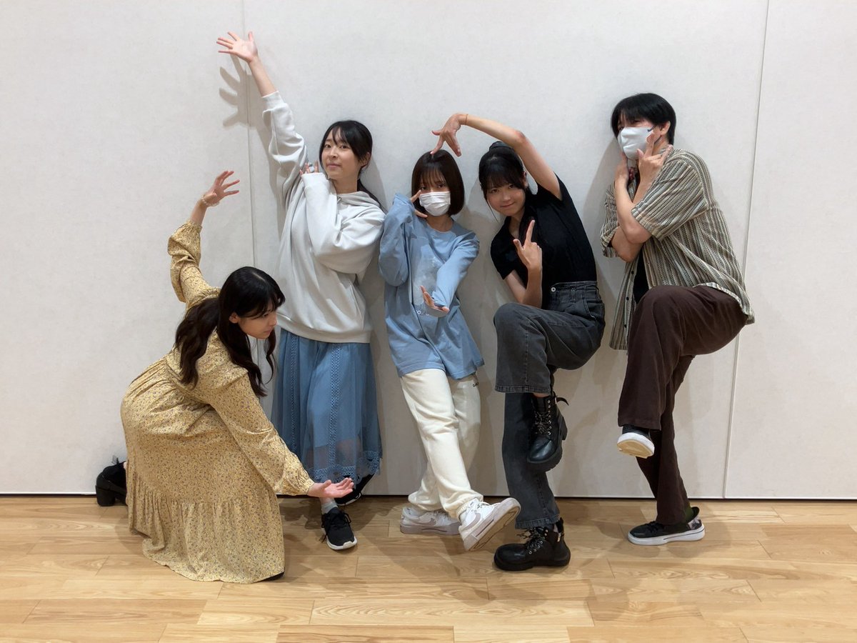 Fairytaletheate's tweet photo. #グリプリシュウケツ
『グリムプリンセスストーリー シュウケツ』
チームRIで集合写真を撮影しました📸
写真の通りノリのいいチームですので、
とっても楽しみです✨
現状チームRIは全て🈵席となります！
お楽しみにしてください！

🎫チケット予約フォーム
https://t.co/vpI00YzN0k https://t.co/j8z5j2iApR