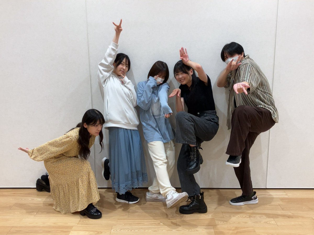 Fairytaletheate's tweet photo. #グリプリシュウケツ
『グリムプリンセスストーリー シュウケツ』
チームRIで集合写真を撮影しました📸
写真の通りノリのいいチームですので、
とっても楽しみです✨
現状チームRIは全て🈵席となります！
お楽しみにしてください！

🎫チケット予約フォーム
https://t.co/vpI00YzN0k https://t.co/j8z5j2iApR