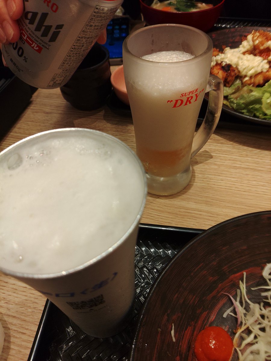IzutaniM's tweet photo. 息子の嫁が海外出張から今帰宅ーーー子守りの「同士」と祝杯wwwーーー幼稚園→スイミング→テニス・レッスンーーータクシーでーーー二人ともクタクターーー明日も来るけどーーーかなり楽ーーー明日からジムーーーyoutubeでも聴きながらいつもの有酸素運動ーーー https://t.co/mQAxFCxHBO
