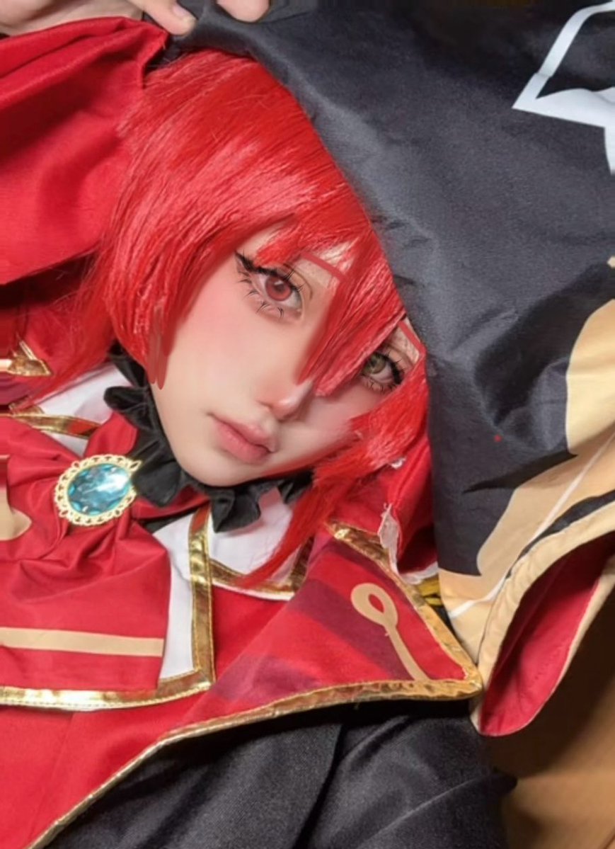 budou__cos's tweet photo. 〜〜〜〜〜〜〜〜〜
♡      魅惑を隠す箱      ♡
    〜〜〜〜〜〜〜〜〜〜
 #hololiveCosplay
 #マリンのお宝
 #宝鐘マリンコスプレ
 #Cosplay https://t.co/erwvgqIhbu