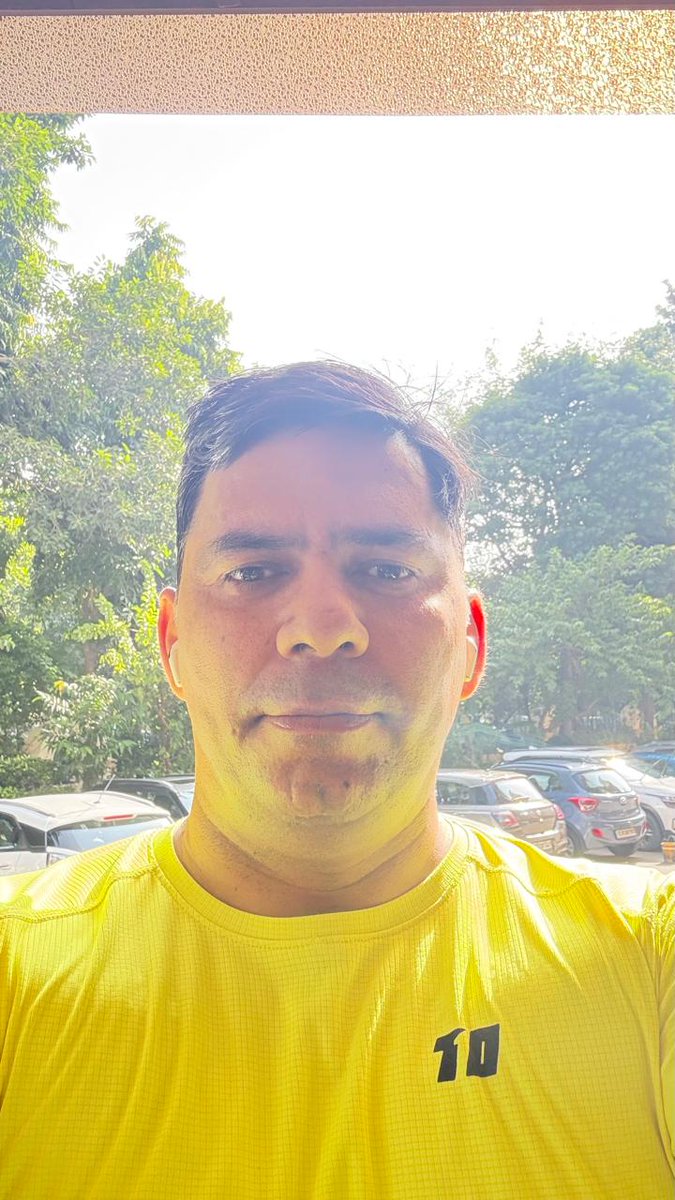 drrajiv_run's tweet photo. Walk 🚶 or Run 🏃 for weight loss? 
🏃💓 Running = heart rate ⬆️, so the body burns more GLUCOSE 🚶💚 Walking = heart rate ⬇️, so the body burns more FAT 
 🙋‍♂️ Start with walking It's joint-safe ,  and keeps you in the fat-burning zone 🔥
WeightLoss #FatBurn #Walking https://t.co/BTHH30SRvP