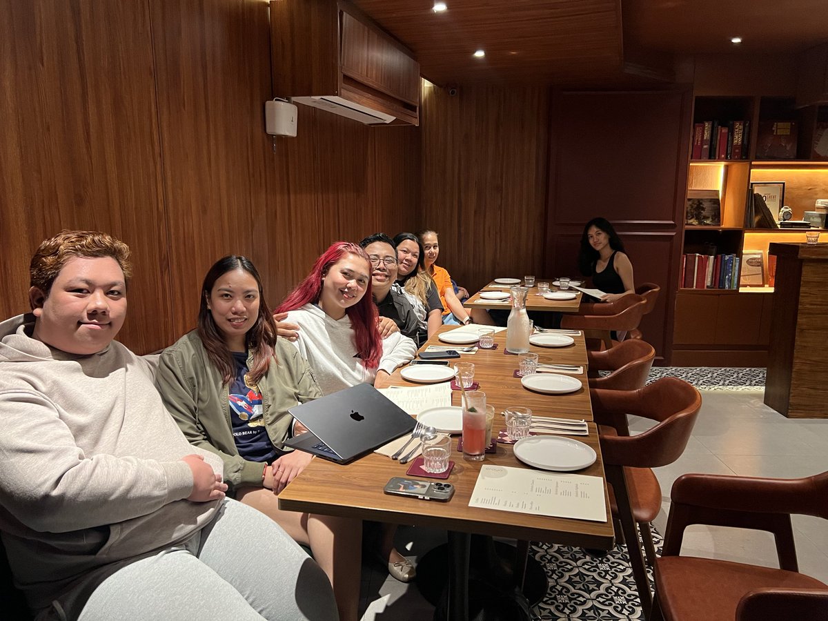 fllloorrrR's tweet photo. 1st costumers, supporting YU @dustinyuu 

@yesitsmeCassie @masterREDforYU @YJoyieeeee @bhaby_lanz1613 https://t.co/ZfL2DFhLXO
