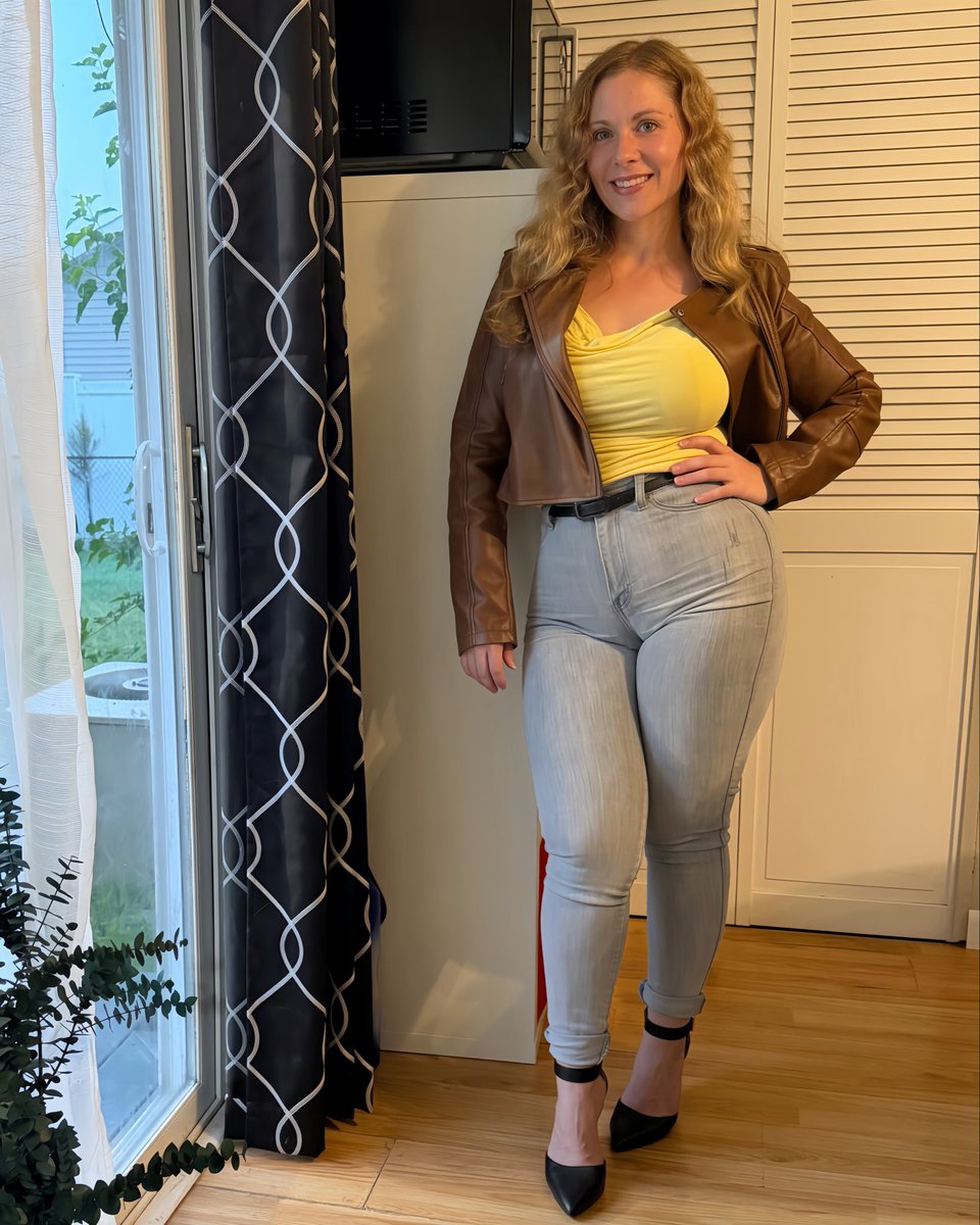 Kassie_ge's tweet photo. Fall is here! In my younger days I hated fall because it meant winter was coming. But I’ve learned to appreciate it. And actually even enjoy it. Just need to get a little fire pit for the deck. 👀👀 #fallvibes🍁 #fallfashion #curvywomen #blondehair #agegracefully https://t.co/bUNqFctxYY