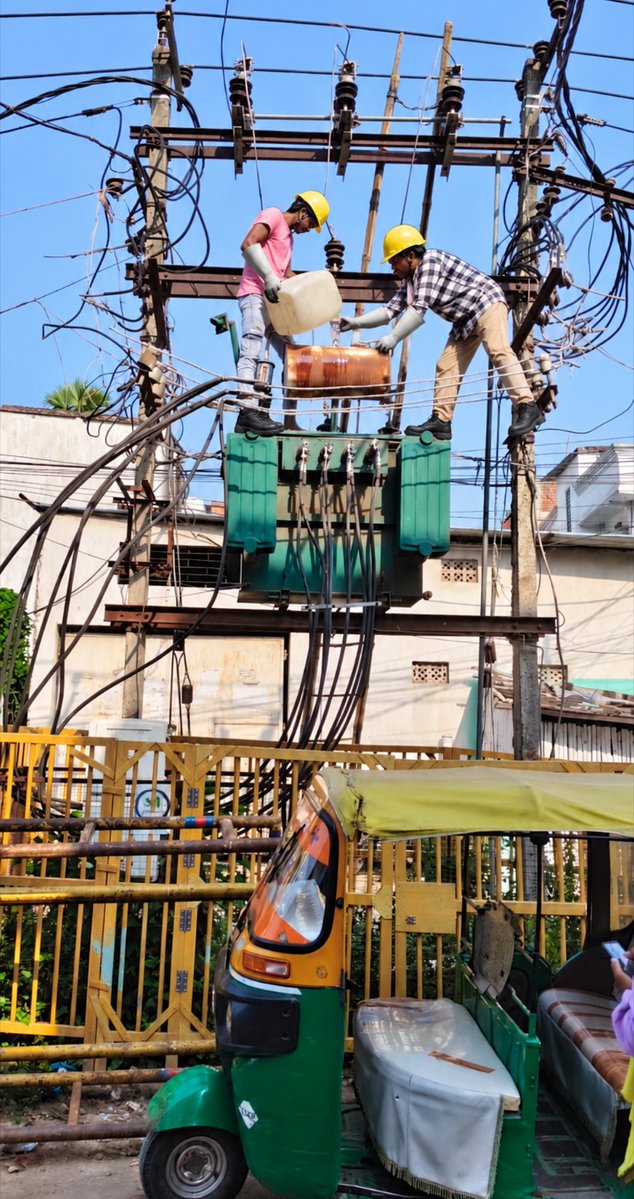 ESD_DANAPUR's tweet photo. ⚡ पर्व-पूर्व अनुरक्षण | वितरण परिणामित्रों की परिचालनिक सुदृढ़ता ⚡ (1/4) https://t.co/pYPCcdvaCs