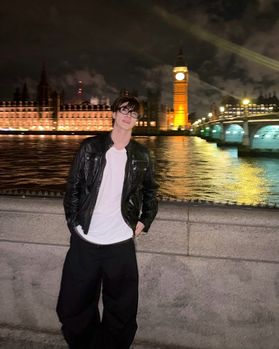 bluepongtiwat_'s tweet photo. 🌃 https://t.co/lv64arXXzG