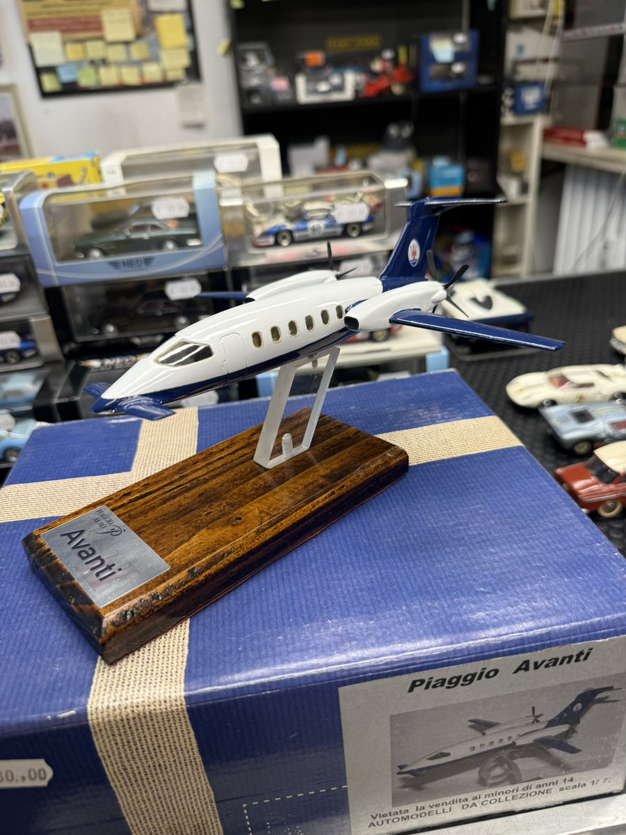 cars_tiny's tweet photo. Aeroplano Piaggio Aero Avanti Maserati scala 1:72 #tinycars #aereo #piaggio #aereo #model https://t.co/b9q6d3ufj4