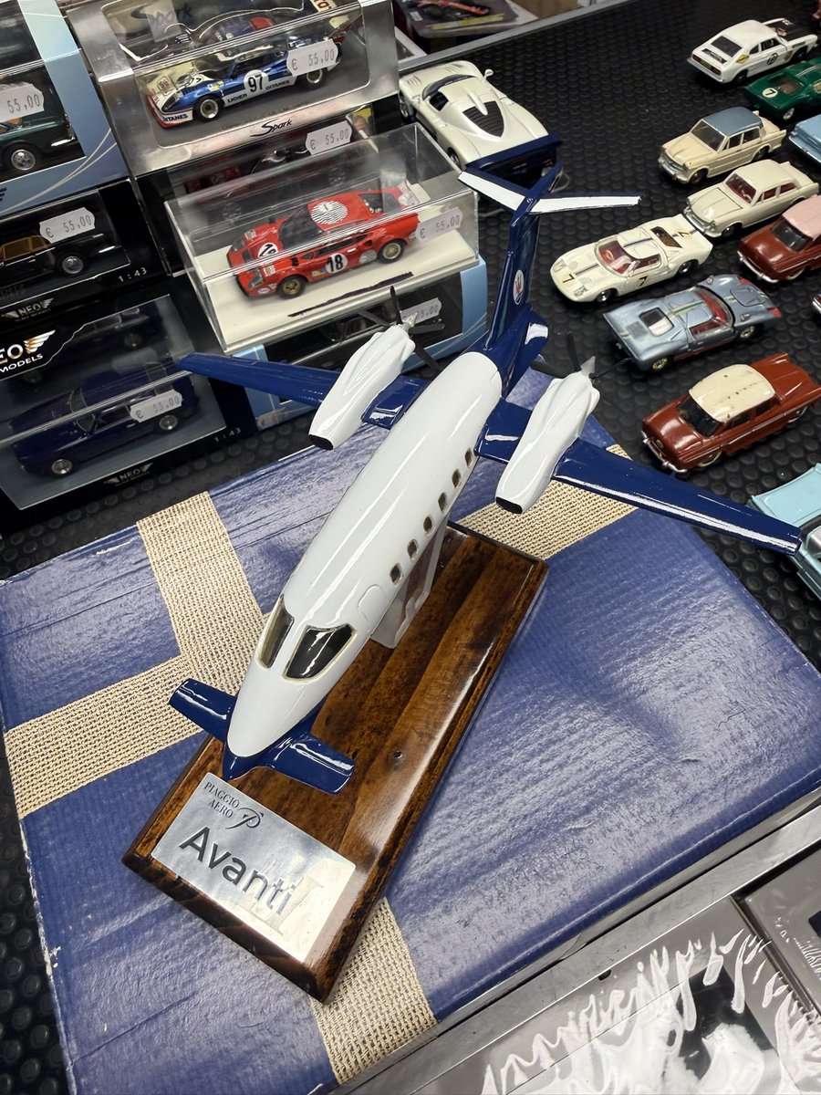 cars_tiny's tweet photo. Aeroplano Piaggio Aero Avanti Maserati scala 1:72 #tinycars #aereo #piaggio #aereo #model https://t.co/b9q6d3ufj4