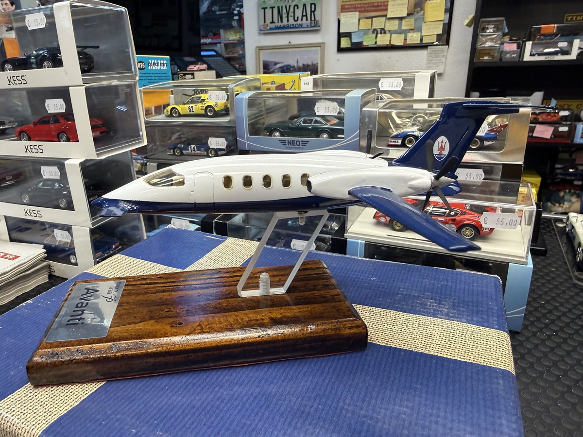 cars_tiny's tweet photo. Aeroplano Piaggio Aero Avanti Maserati scala 1:72 #tinycars #aereo #piaggio #aereo #model https://t.co/b9q6d3ufj4