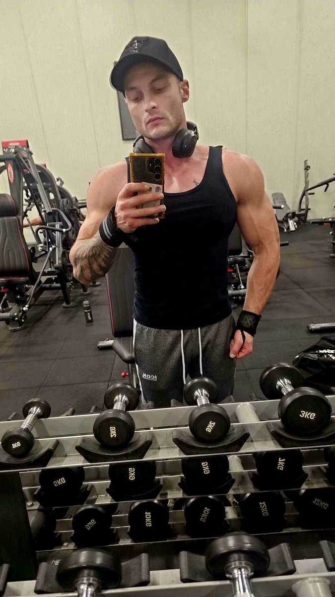 MasterCharie27's tweet photo. My main account got suspended Follow this account, like comment and Repost.

@Findom @findomnl @cashmaster https://t.co/IrYMP5wVsx