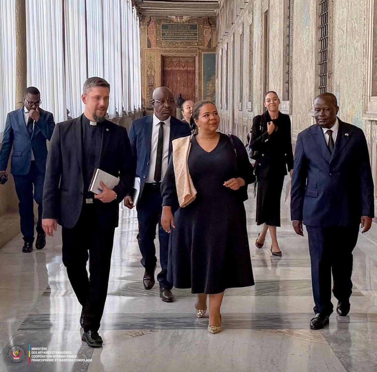 RDC_Minafet's tweet photo. 🇨🇩🇻🇦 Ce mercredi 30 septembre 2026, à 11h00, au Saint-Siège, dans la Terza Loggia du Palais apostolique, également appelée Loggia de la Cosmographie, S.E. Madame Thérèse Kayikwamba Wagner (@RDCongoMAE), Ministre d’État, Ministre des Affaires étrangères, Coopération Internationale, Francophonie et Diaspora Congolaise, a été reçue en audience par S.E. Mgr Paul Richard GALLAGHER, Secrétaire en charge des Relations avec les États et les Organisations internationales.

Les échanges ont porté sur le renforcement des relations entre la République démocratique du Congo et le Saint-Siège, notamment sur les questions de paix, de justice sociale et de protection des populations vulnérables.

La Ministre d’État a réaffirmé l’engagement de la RDC à promouvoir les valeurs universelles de dignité humaine et de dialogue. 

@Presidence_RDC 
@PrimatureRDC 
@Com_mediasRDC