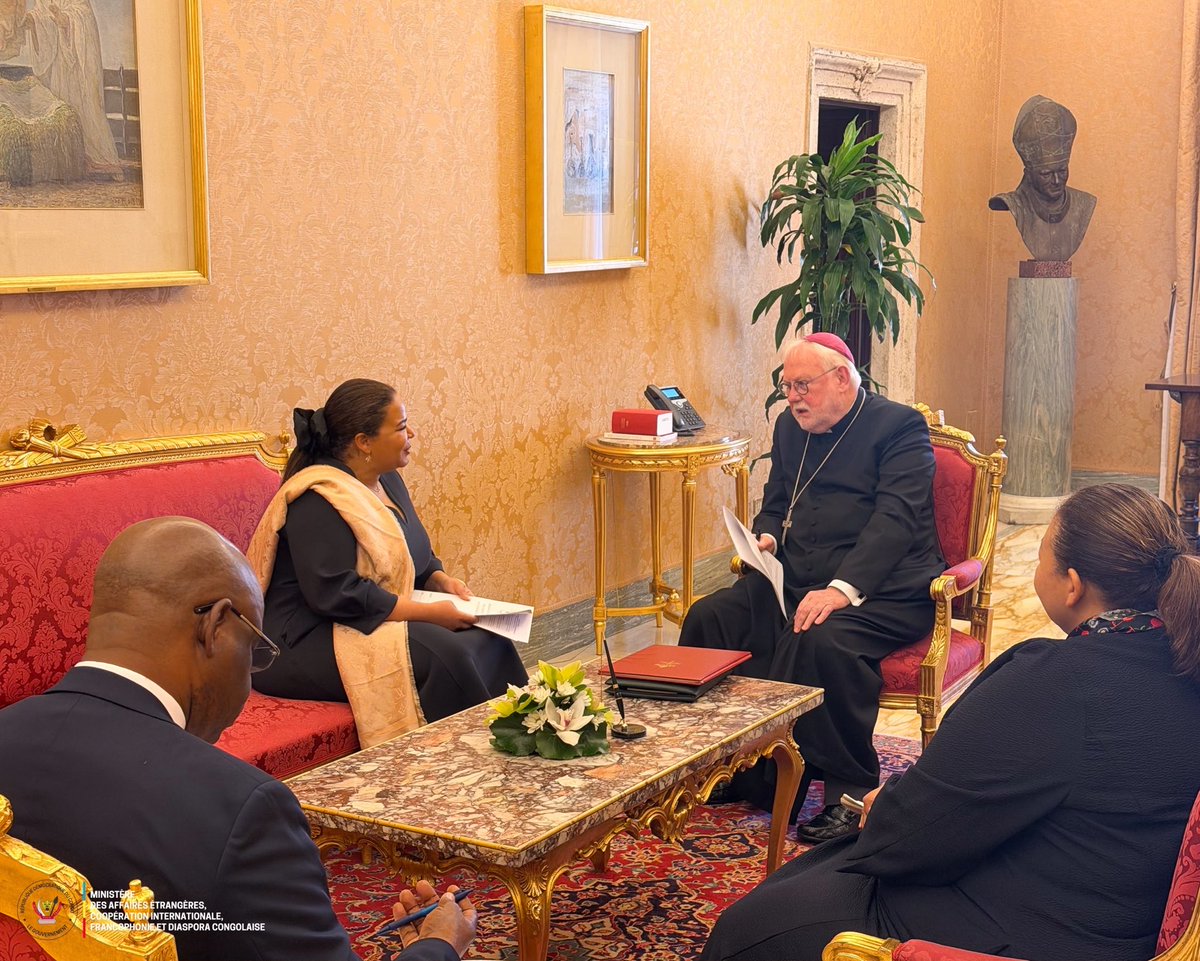 RDC_Minafet's tweet photo. 🇨🇩🇻🇦 Ce mercredi 30 septembre 2026, à 11h00, au Saint-Siège, dans la Terza Loggia du Palais apostolique, également appelée Loggia de la Cosmographie, S.E. Madame Thérèse Kayikwamba Wagner (@RDCongoMAE), Ministre d’État, Ministre des Affaires étrangères, Coopération Internationale, Francophonie et Diaspora Congolaise, a été reçue en audience par S.E. Mgr Paul Richard GALLAGHER, Secrétaire en charge des Relations avec les États et les Organisations internationales.

Les échanges ont porté sur le renforcement des relations entre la République démocratique du Congo et le Saint-Siège, notamment sur les questions de paix, de justice sociale et de protection des populations vulnérables.

La Ministre d’État a réaffirmé l’engagement de la RDC à promouvoir les valeurs universelles de dignité humaine et de dialogue. 

@Presidence_RDC 
@PrimatureRDC 
@Com_mediasRDC