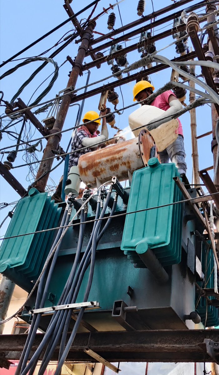 ESD_DANAPUR's tweet photo. ⚡ पर्व-पूर्व अनुरक्षण | वितरण परिणामित्रों की परिचालनिक सुदृढ़ता ⚡ (1/4) https://t.co/pYPCcdvaCs