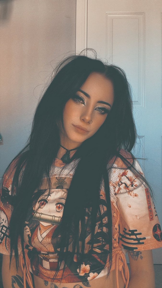 snotfxce's tweet photo. Still using these photos because I look like death and I’m still rather unwell 😭😭

I just wanna feel like the goth baddie I am again😭

#emo #goth #grunge #alt #anime #witchy #gamer #nerd #egirl https://t.co/F5hRSKiupu