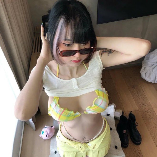 miakhoaidam's tweet photo. Quỳ gối vén tóc hết ròi https://t.co/Dv0SSHG413