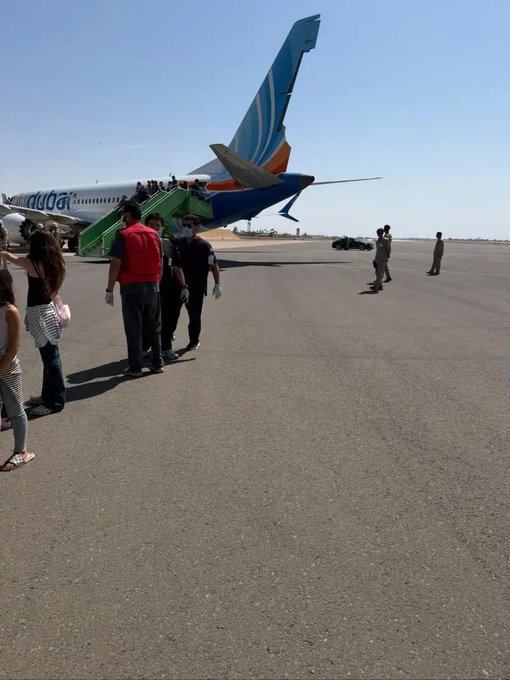 TheInsiderPaper's tweet photo. JUST IN - Photos show Flydubai plane bound for Tel Aviv that landed in Saudi Arabia after stabbing incident between pilots https://t.co/rLRYR9cJni