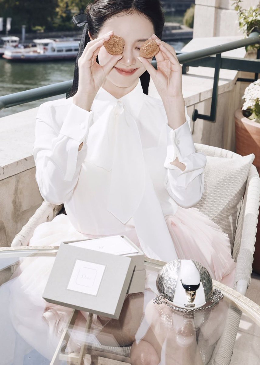 yk2aii's tweet photo. JISOO X DIOR https://t.co/u13DA0dozP