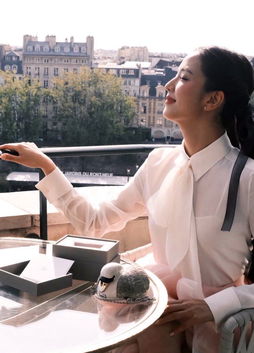 yk2aii's tweet photo. JISOO X DIOR https://t.co/u13DA0dozP