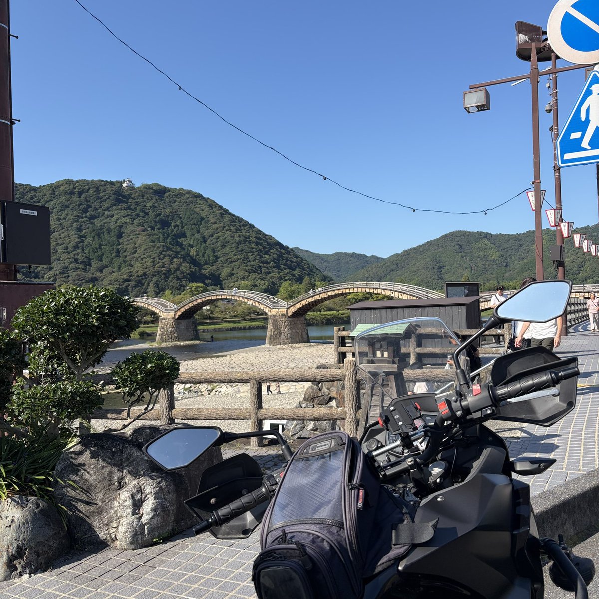 EXPRESS_ZIPANG2's tweet photo. 結局、＃錦帯橋 まで来てしまった…😳
いつもとは逆向きに走ってる🏍️🗯️
色々県道を徘徊して、
#津保美堂製菓 さんに寄ってみた。🤗
今日はお休みだった…😓
何とか ＃飯室 まで戻ってきたが、時間的に #可部 の通勤帰りの渋滞に遭遇するため、#広島北 からワープしたので、18:00には帰宅〜☺️ https://t.co/TxEsU8qec8