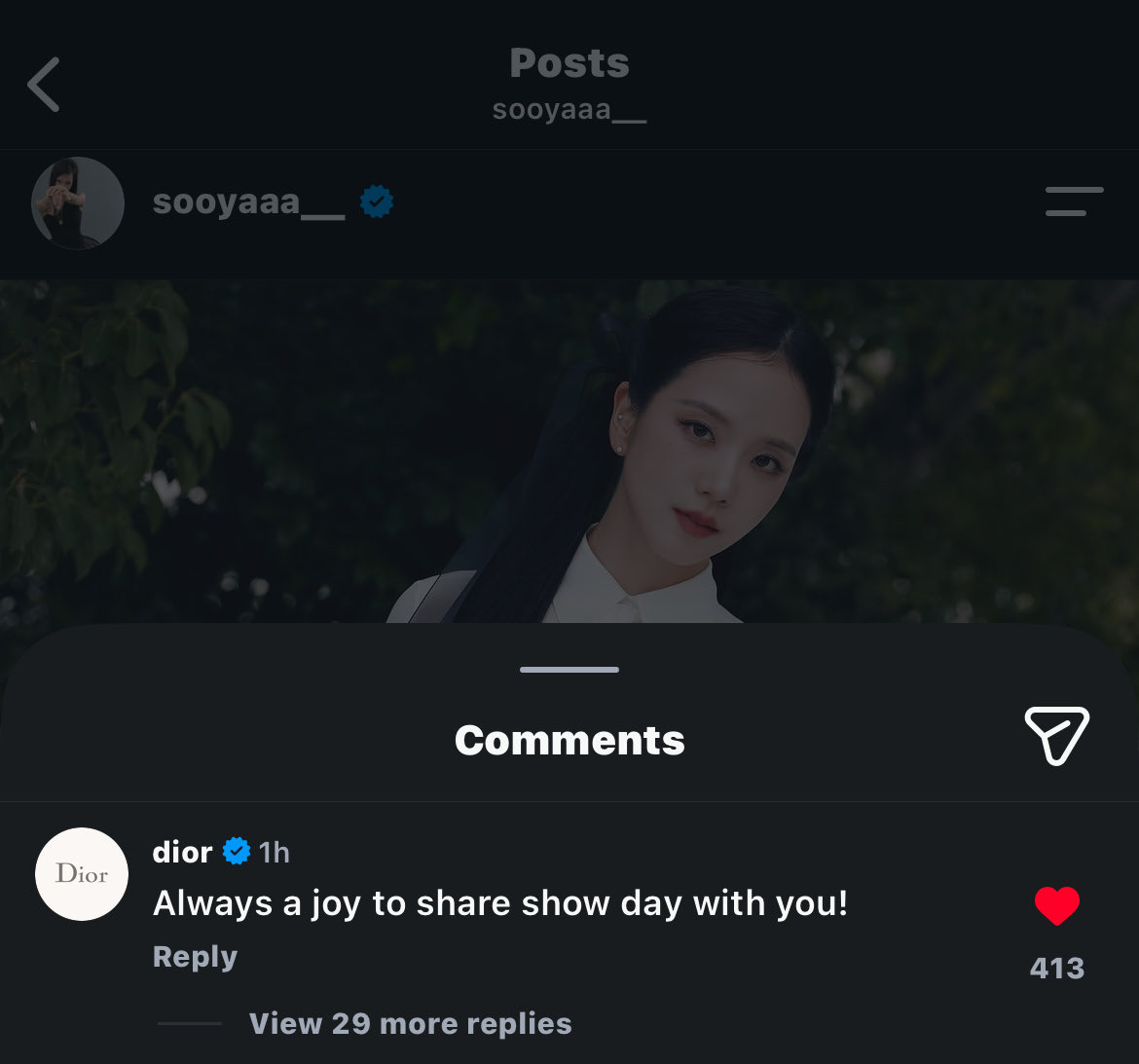 soowhat____'s tweet photo. Dior commented on Jisoo IG post “Always a joy to share show day with you!” everyone does Dior https://t.co/sZN0Niy8DR