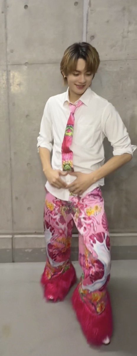 hnyyy_ss's tweet photo. シャツ腕まくりドカメロ佐野勇斗いた
血管といい立ち姿といい初恋すぎるやろたすけて https://t.co/h6fjgwxa7m