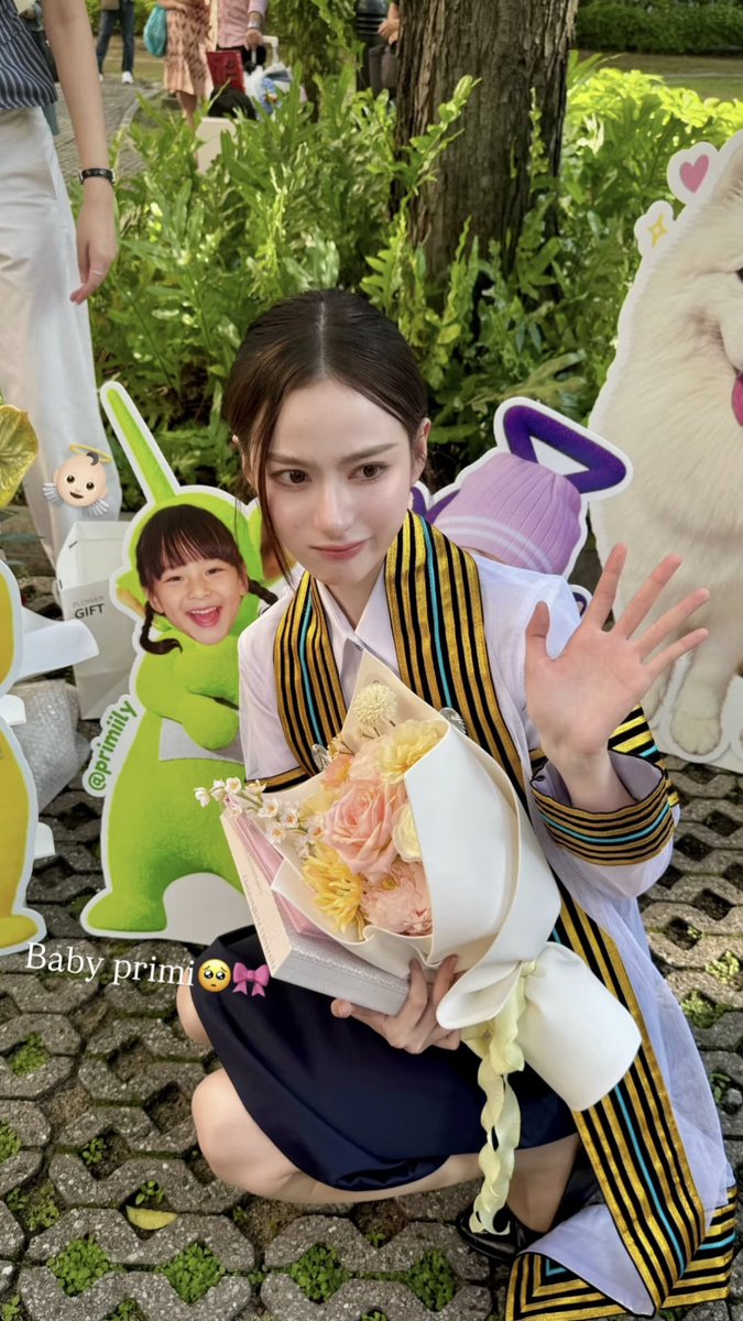 ttomatoey's tweet photo. น้องพรีมในชุดบัณฑิต รับปริญญาจริงๆแล้วคับ เก่งมากเลยลูก https://t.co/JsiWXfL4nP