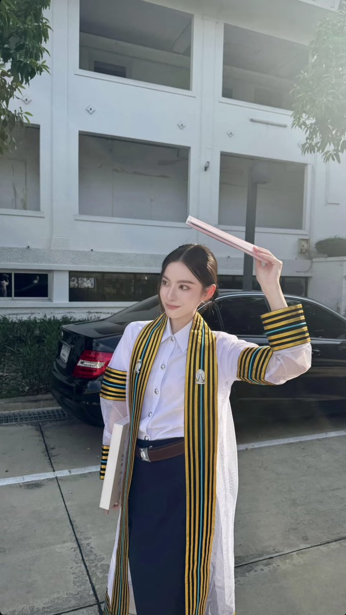 ttomatoey's tweet photo. น้องพรีมในชุดบัณฑิต รับปริญญาจริงๆแล้วคับ เก่งมากเลยลูก https://t.co/JsiWXfL4nP