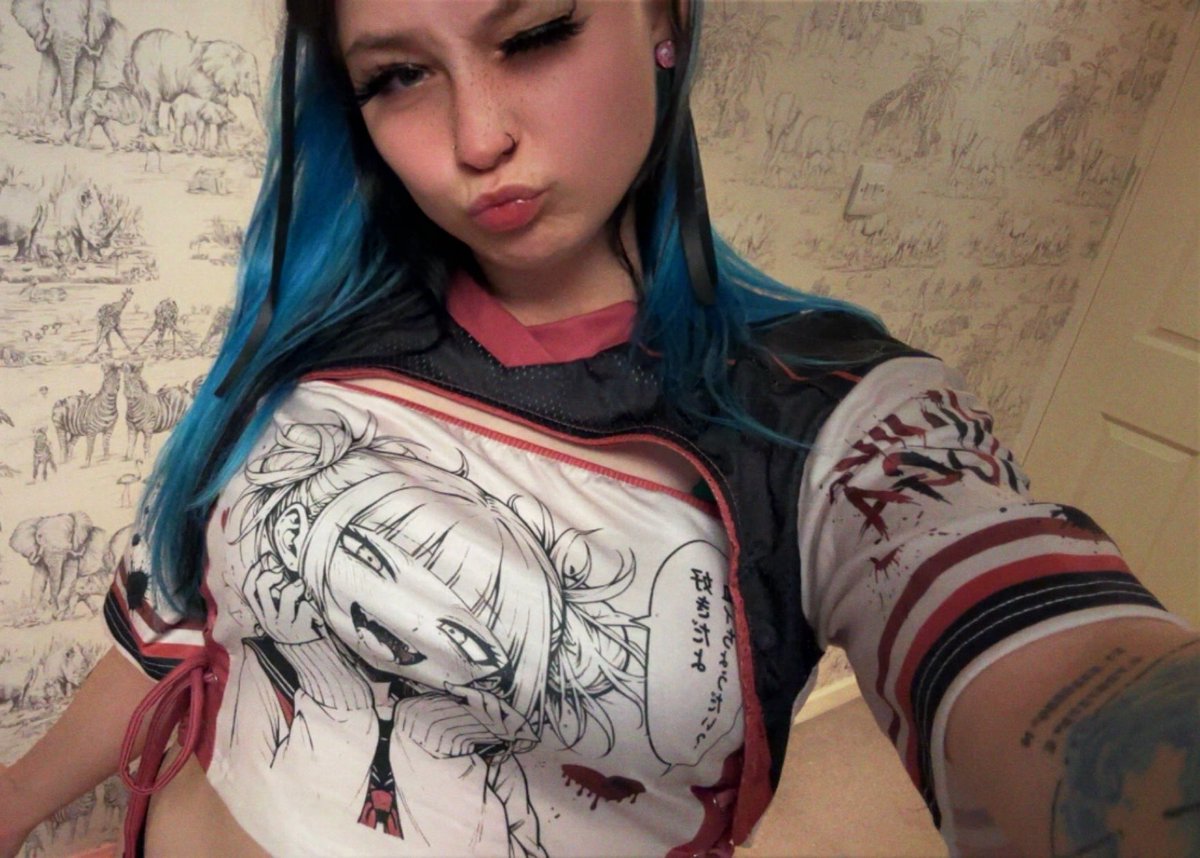 NeonNinjaaa's tweet photo. Good morning,

I need new anime to watch, what’s your favourite anime and why?❤️

#goth #emo #gamer #egirl #grunge #egirl #alt #alternative https://t.co/c1VvHZSEov