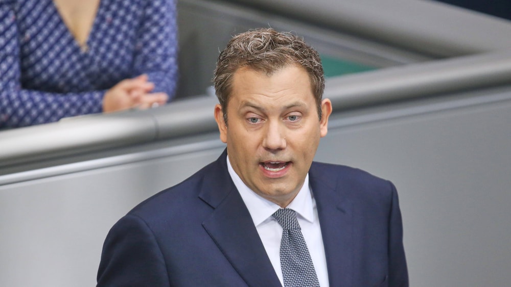 focusonline's tweet photo. Zuckersteuer-Entwurf macht Getränke bis zu 45 Cent teurer https://t.co/wuMDXaiAxR https://t.co/9jvb86RBaF