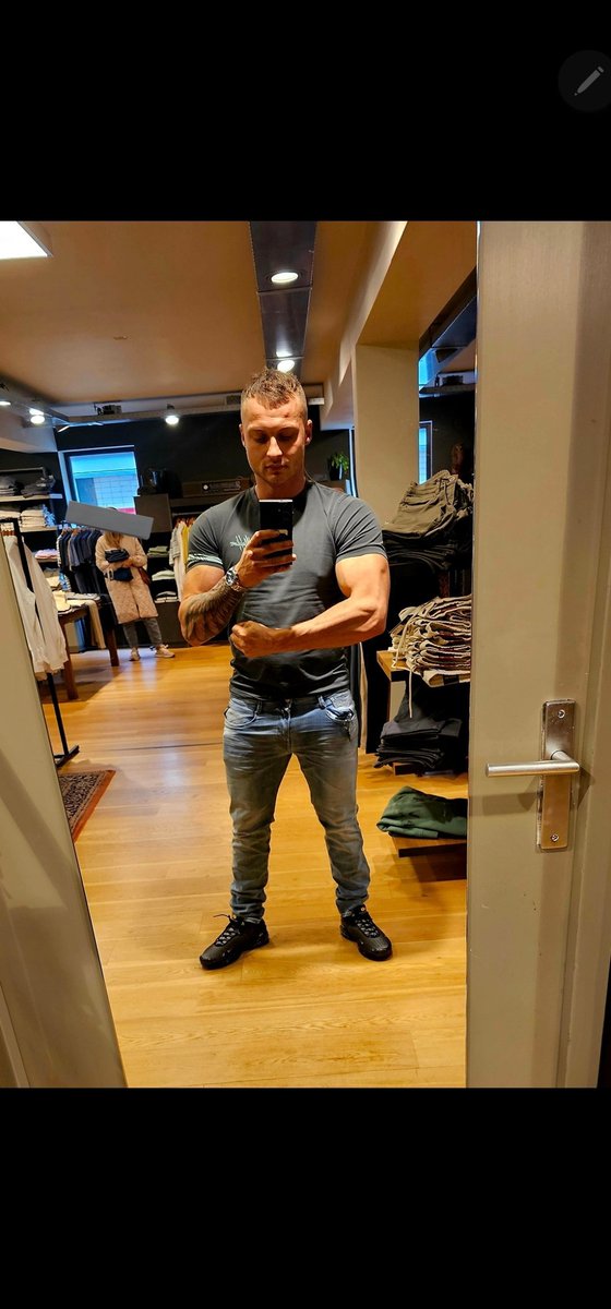 AlphaCharlie28's tweet photo. My main account got suspended Follow this account, like comment and Repost.

@Findom @findomnl @cashmaster https://t.co/uxPL5OckZa