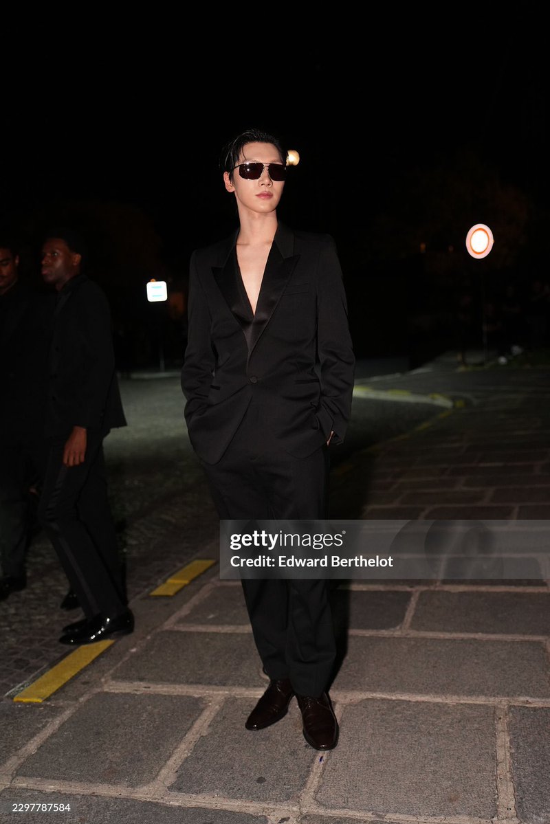 asia__wave's tweet photo. إطلالة الوسيم  #TEN   من NCT من أسبوع الموضة في باريس لصالح  Saint Laurent https://t.co/ubOmqFxCiP