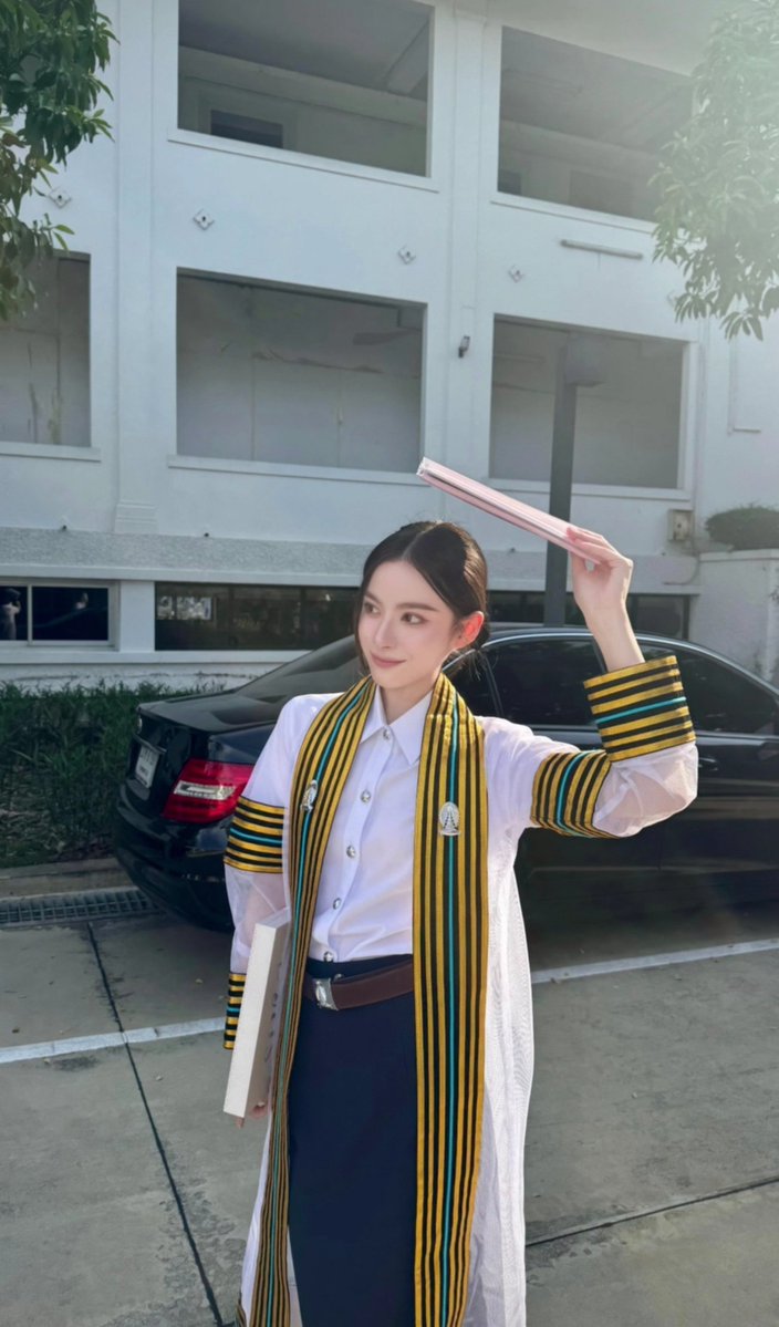 primiitrend's tweet photo. ɪɢ: ᴘʀɪᴍɪɪʟʏ ᴜᴘᴅᴀᴛᴇ

Congrat baby primiily 😭💖

CONGRAT PRIM NEW JOURNEY 
#primiily #PrimiilyGraduationsDay https://t.co/mT8FvbVBEL