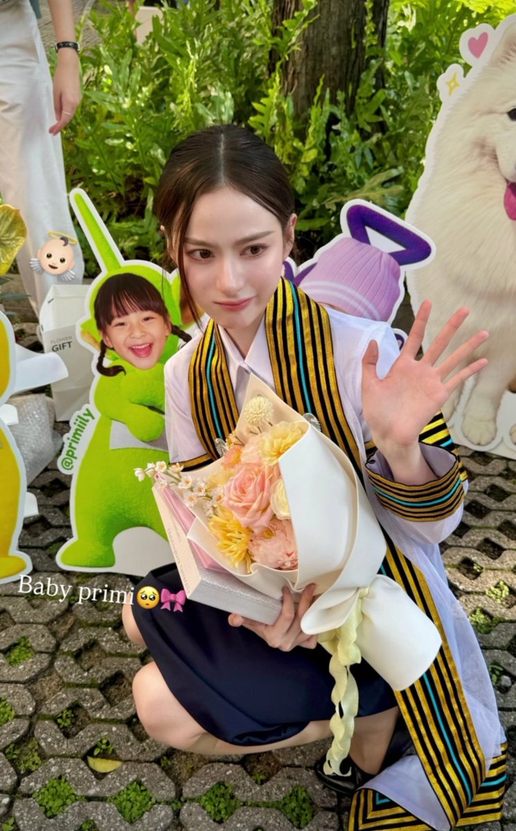 primiitrend's tweet photo. ɪɢ: ᴘʀɪᴍɪɪʟʏ ᴜᴘᴅᴀᴛᴇ

Congrat baby primiily 😭💖

CONGRAT PRIM NEW JOURNEY 
#primiily #PrimiilyGraduationsDay https://t.co/mT8FvbVBEL