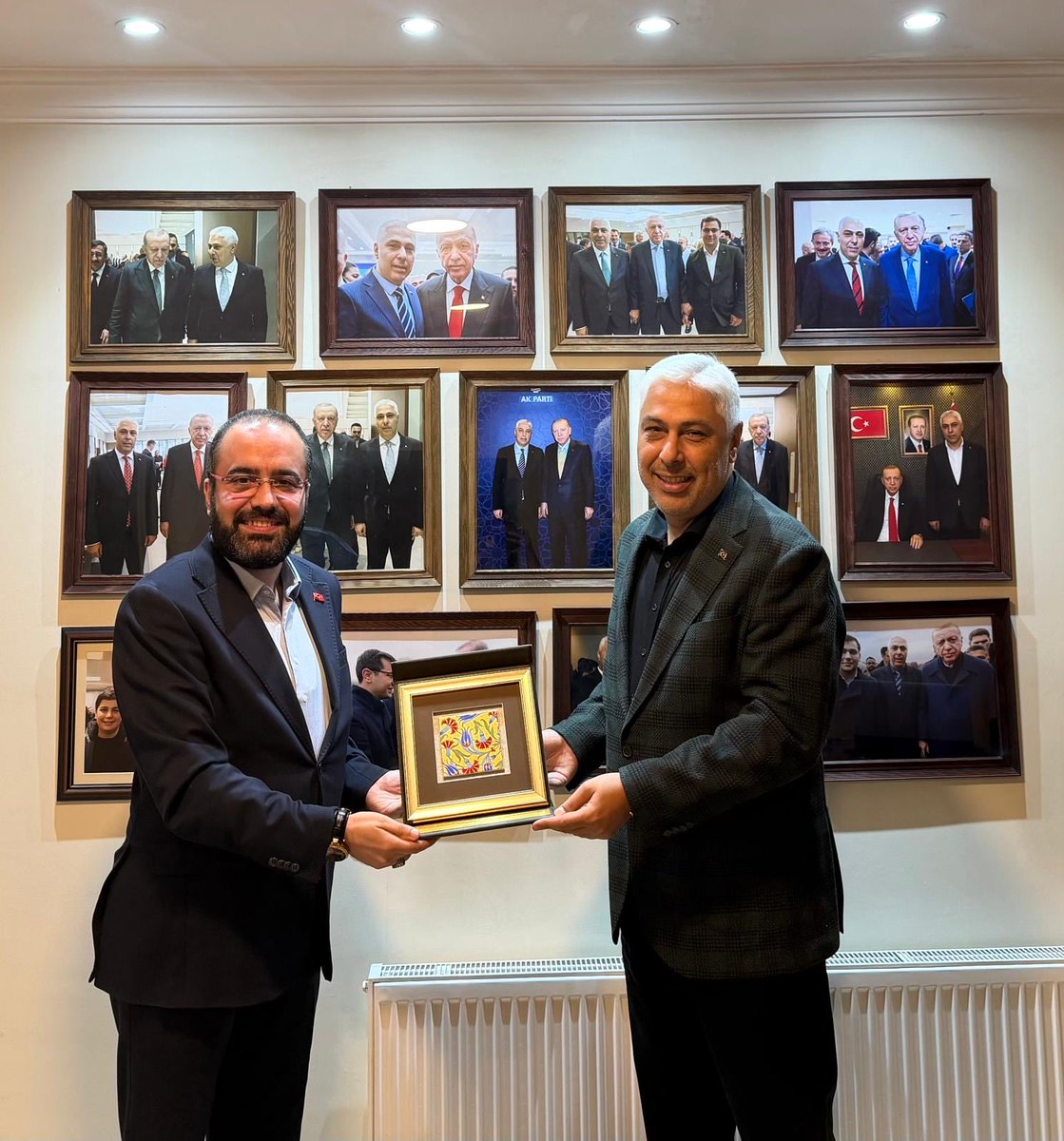 BarisOzerol's tweet photo. Gürman Medya Yönetim Kurulu Başkanı Abdullah Gürman’ı ofisimizde misafir ettik.

Nazik ziyaretleri ve samimi sohbetleri için kendilerine teşekkür ediyor, çalışmalarında başarılar diliyorum. https://t.co/ExSkGKzwwA