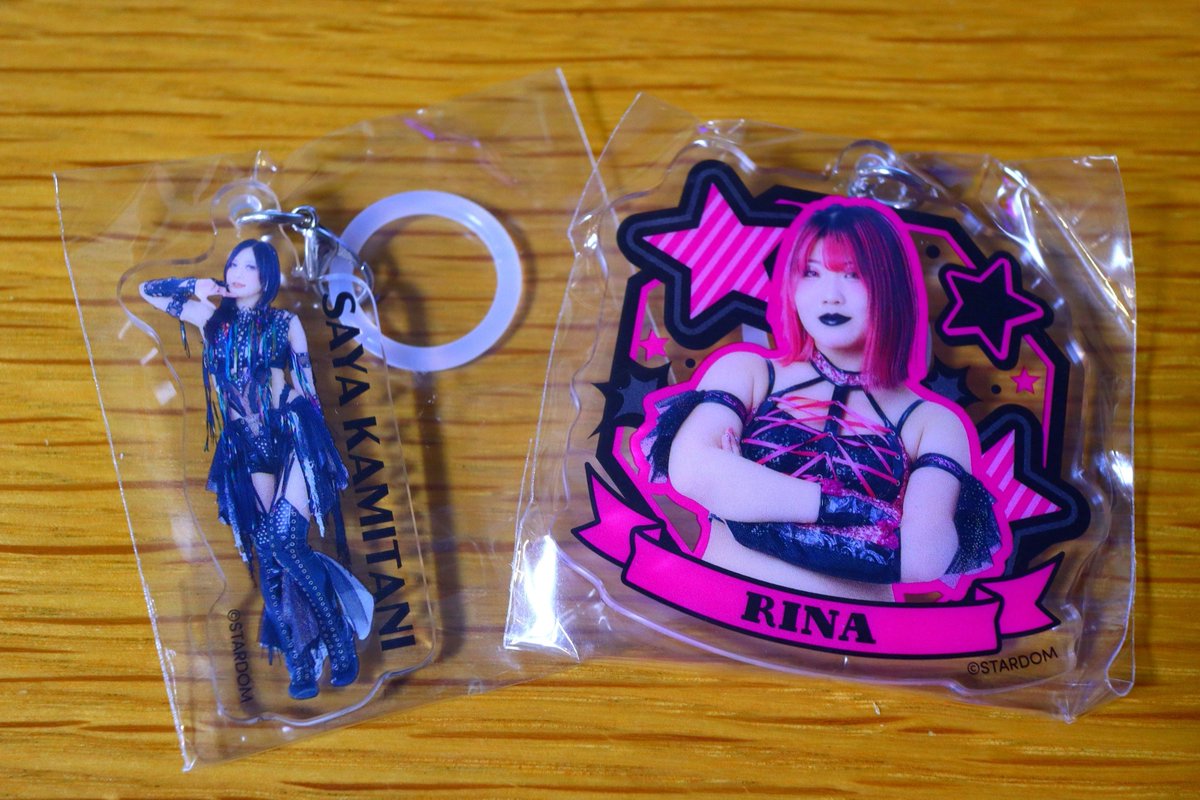 dm_H_A_T_E's tweet photo. たまたま行ったお店で見つけたガチャガチャの森

もしやと思って調べたらスターダムのガチャあり！

沙弥様が出ればラッキー！
ということで、バストアップVer.と全身Ver.を1回ずつ…

全身Ver.で沙弥様！
嬉しい！😭

バストアップVer.は吏南選手😆

何に付けようかな？😄

#上谷沙弥　#吏南
#STARDOM https://t.co/TFYBAayfe8